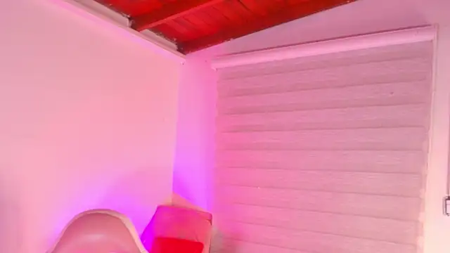 Snapshot of emma_madi chatting on September 20, 12:03 pm emma madi online show from September 20, 12:03 pm