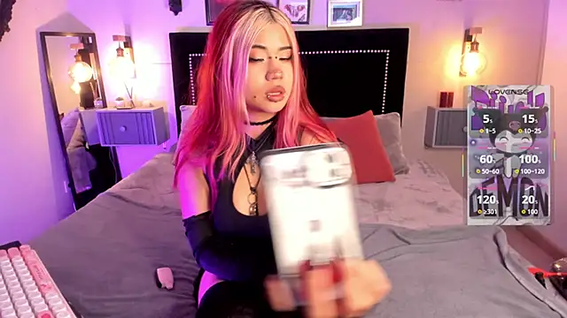 pinkk deemon online show from April 17, 1:24 pm