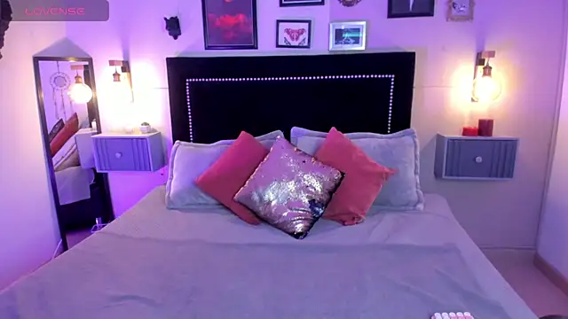 pinkk deemon online show from April 29, 12:52 pm