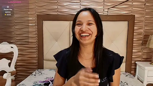 Miladiosa online show from April 26, 1:53 pm