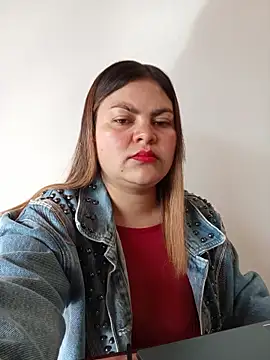 Snapshot of LUCIANA__99 chatting on October 22, 1:27 pm LUCIANA 99 online show from October 22, 1:27 pm