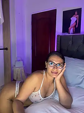 ema zoe online show from April 21, 2:51 am