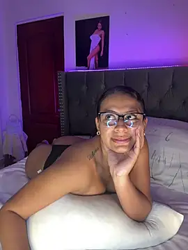 ema zoe online show from April 26, 11:02 pm