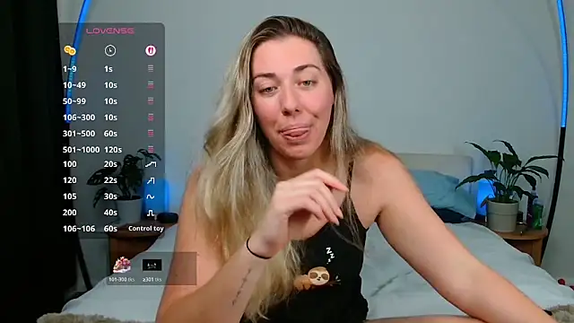 Snapshot of louiseberkeley chatting on September 19, 1:43 pm louiseberkeley online show from September 19, 1:43 pm