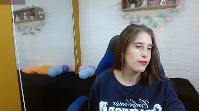 Snapshot of karlarousex chatting on October 3, 3:33 am karlarousex online show from October 3, 3:33 am