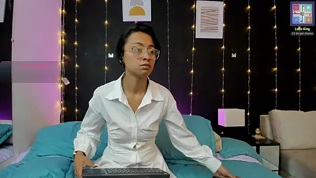 Snapshot of bravepetunia chatting on September 13, 12:13 pm bravepetunia online show from September 13, 12:13 pm