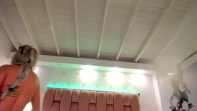 aishathornee online show from April 21, 1:42 am