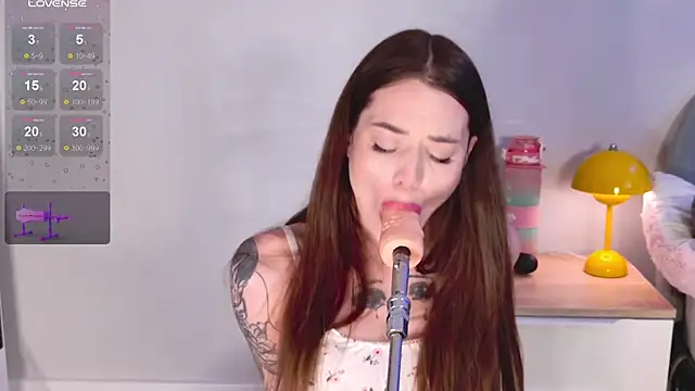 Kira Light online show from December 15, 4:45 pm