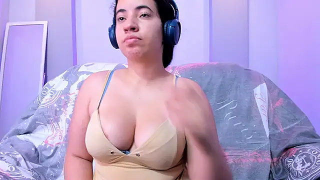 Nicol Chang online show from November 28, 8:01 pm