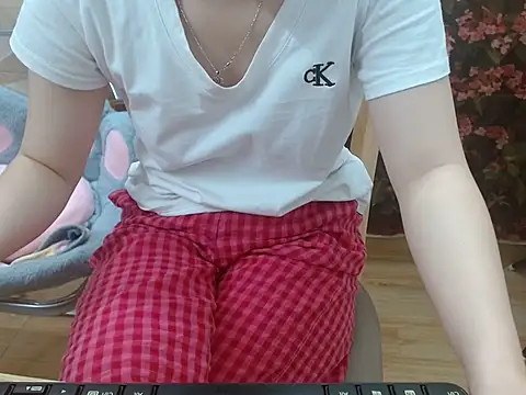 Snapshot of Lamoon_2k chatting on October 17, 1:20 am Lamoon 2k online show from October 17, 1:20 am