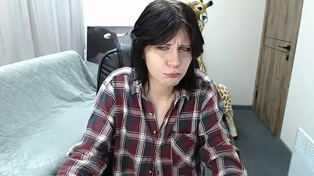 TinaQuiin online show from February 1, 9:08 am