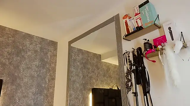 crystaldarliing online show from April 24, 5:38 pm