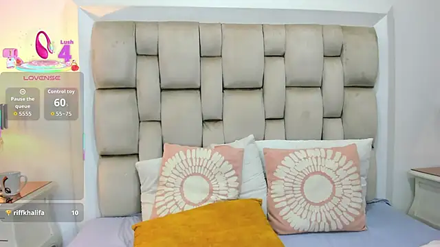 Snapshot of ValerieSoto chatting on September 30, 7:52 pm ValerieSoto online show from September 30, 7:52 pm
