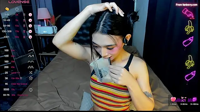 bellamoonlightX online show from April 12, 8:28 am