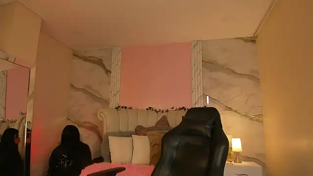 EmmaStonns online show from April 27, 1:08 pm