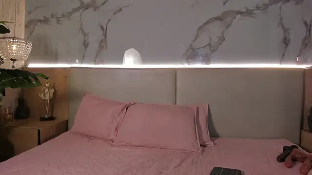 Celeste-Evanns online show from April 25, 8:39 pm