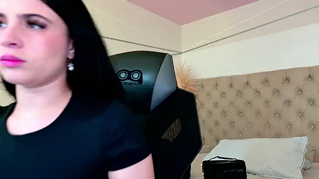 ChannelWhite  online show from February 10, 9:07 pm