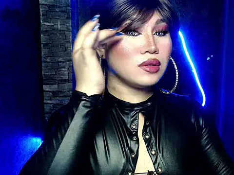 pretty lassy online show from October 24, 8:32 am