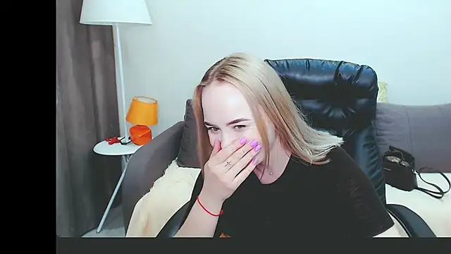 LiluMoon   online show from April 28, 4:44 pm