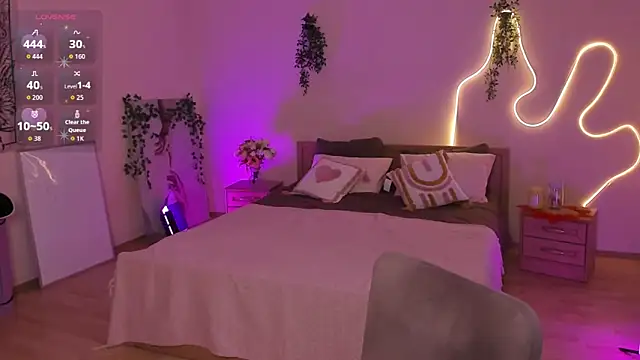 Lisa Blossom online show from July 7, 6:47 am