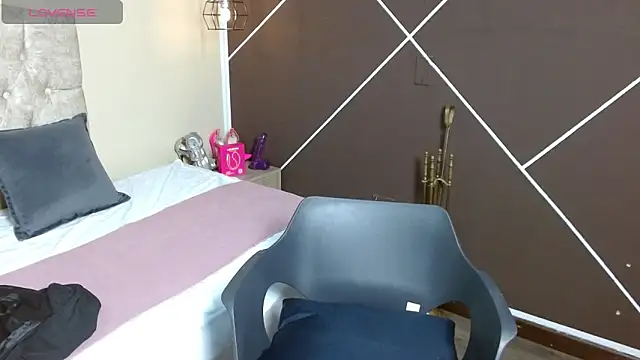 Snapshot of ScarletHott_ chatting on October 11, 12:52 pm ScarletHott online show from October 11, 12:52 pm
