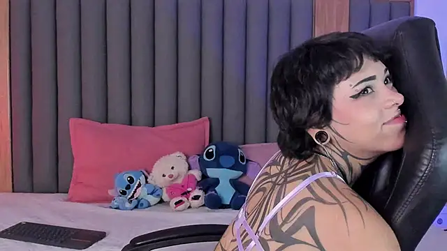 misstomie  online show from December 1, 4:31 pm