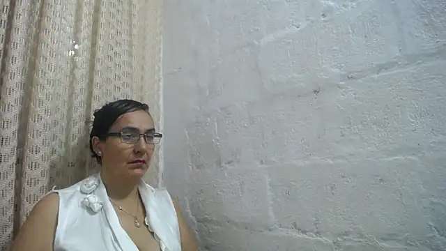 gabbyparker  online show from April 26, 8:56 am