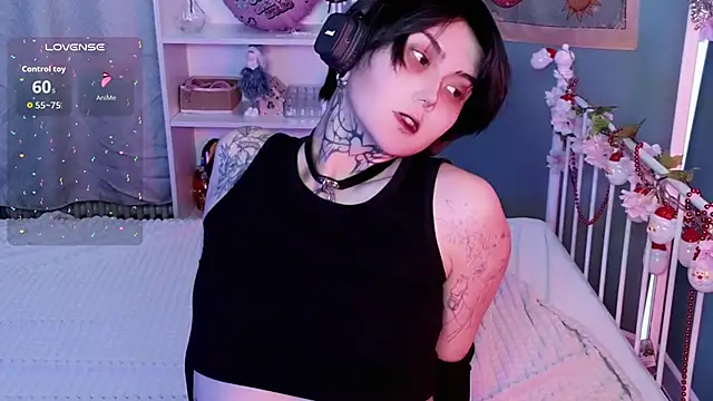 GothXRaven online show from January 6, 3:38 pm