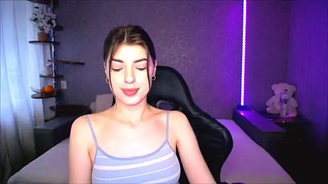 Dianaa Lee0 online show from May 11, 2:45 pm
