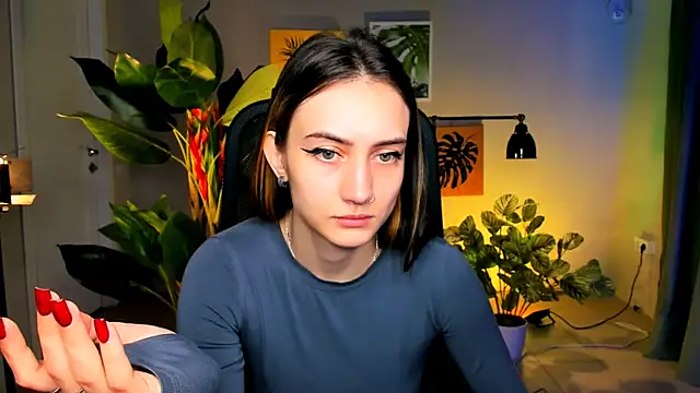 Snapshot of olivianorton chatting on October 4, 10:32 am olivianorton online show from October 4, 10:32 am