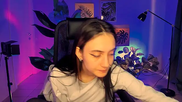 Snapshot of olivianorton chatting on September 18, 1:20 pm olivianorton online show from September 18, 1:20 pm