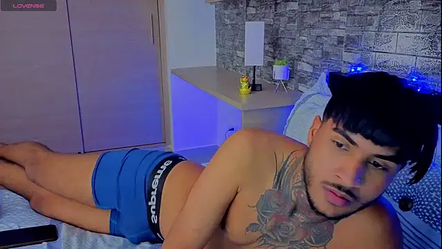 Theimperialboys  online show from March 18, 11:21 pm