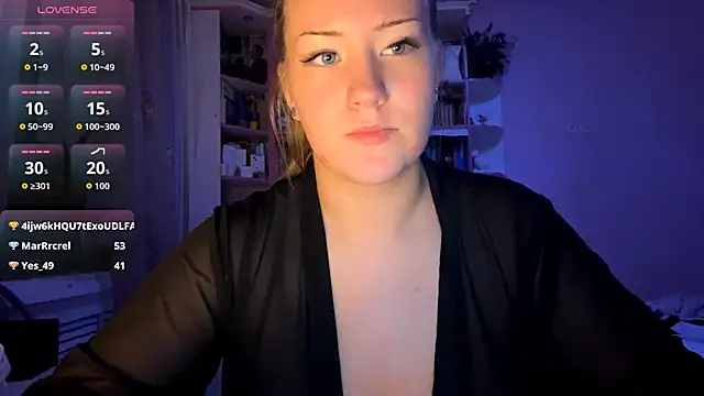 Snapshot of PandaFluff chatting on October 10, 4:56 pm PandaFluff online show from October 10, 4:56 pm