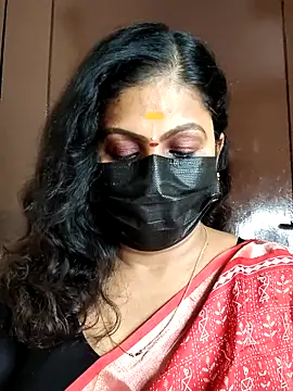 Snapshot of Sweetie_swetha37 chatting on October 18, 9:27 pm Sweetie swetha37 online show from October 18, 9:27 pm
