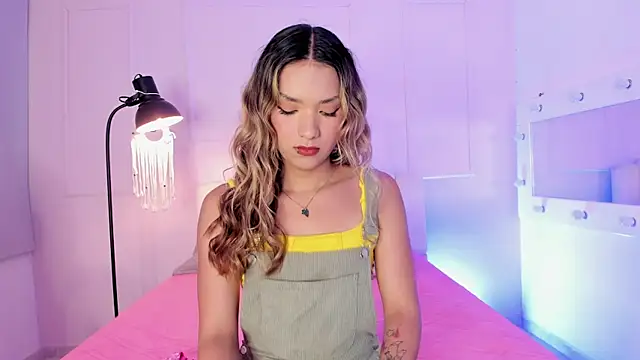 Doll Isa  online show from April 27, 8:50 pm