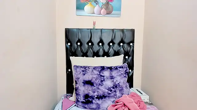 Toxicfantasy4u online show from April 22, 5:10 pm