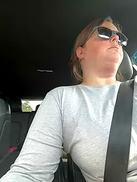 hornykitty1210 online show from September 12, 5:31 pm