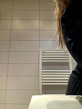 Chloemillerrxx online show from December 22, 3:59 pm