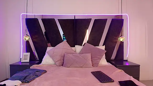 alehia cute online show from April 11, 10:02 pm