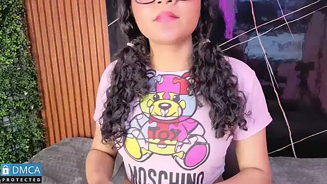 leidy morales  online show from April 25, 1:41 pm