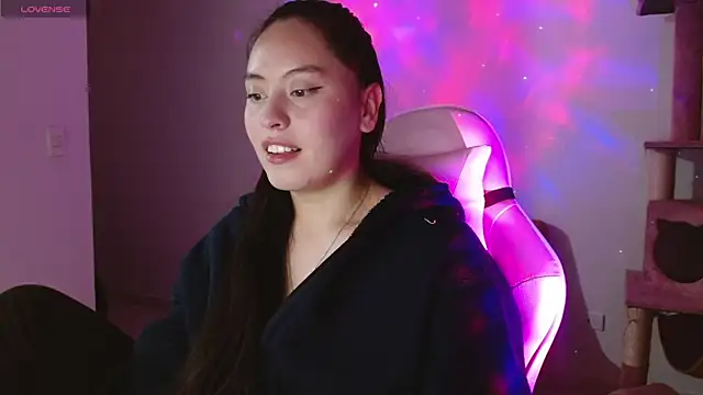 madissooon   online show from December 22, 5:21 am