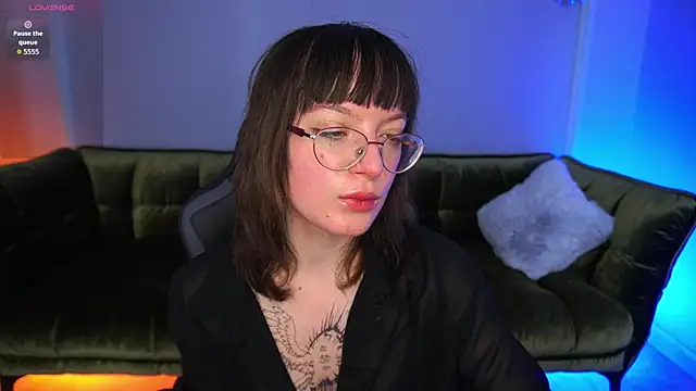 Pixie Peachh online show from October 14, 1:25 pm