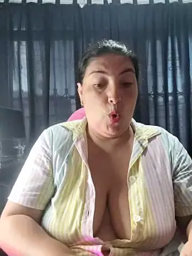 Snapshot of lina_maria99 chatting on October 16, 10:23 pm lina maria99 online show from October 16, 10:23 pm
