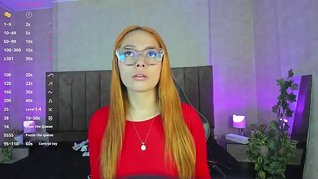 Snapshot of LanaMills_ chatting on October 2, 3:44 am LanaMills online show from October 2, 3:44 am