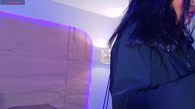 HannahMontgomery online show from April 29, 4:09 pm