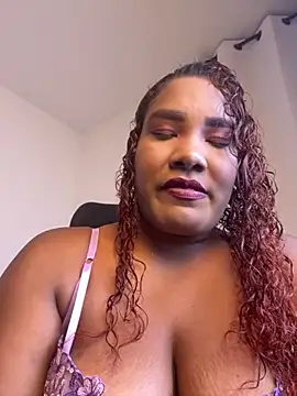 Snapshot of anailynn chatting on October 17, 11:30 pm anailynn online show from October 17, 11:30 pm