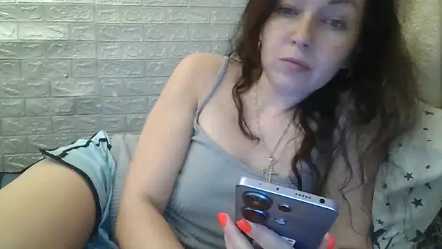 DanaNeon online show from July 3, 11:05 am