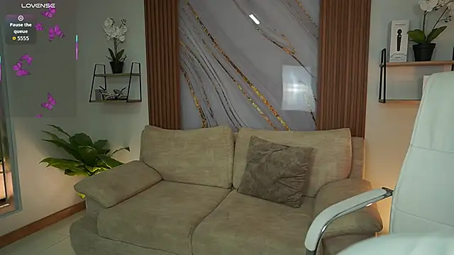 MilaCrave online show from November 11, 11:40 am