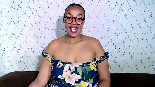 Eroticdollxx3 online show from July 3, 7:53 pm