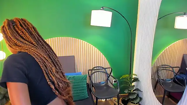 halleylorens online show from September 29, 6:02 pm